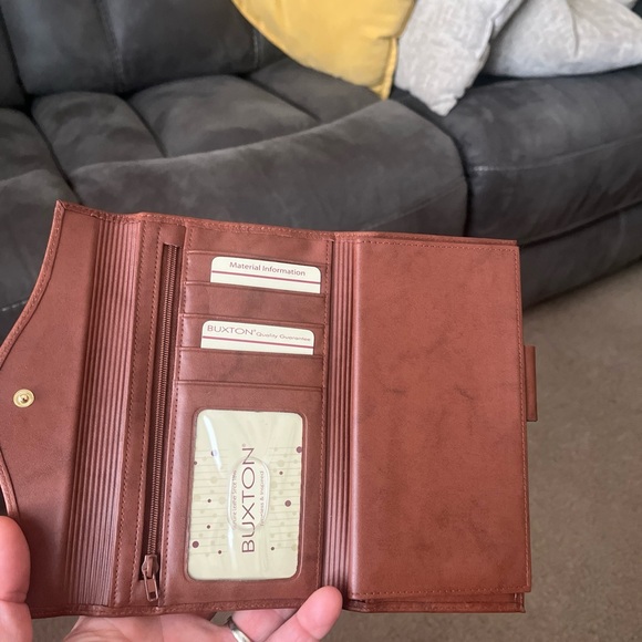 Buxton Rich Brown Leather Wallet - Picture 3 of 7